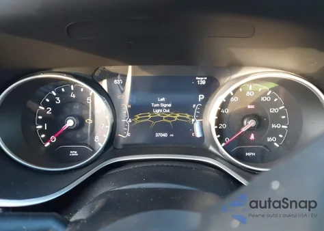 2020 Jeep Compass Latitude 4X4 z USA, uszkodzony, nr VIN 3C4NJDBB7LT100824